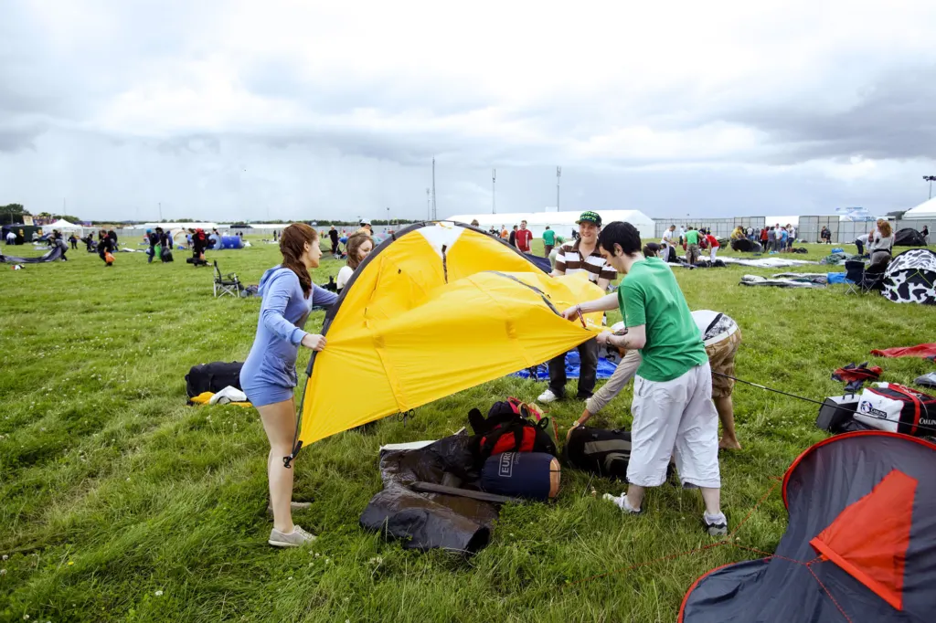Festivalgoers and atmosphere at Global Gathering 2009